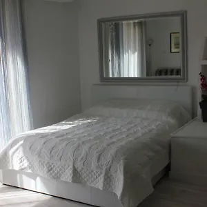 https://studio-de-charme-avec-sa-terrasse-en-plein-coeur-de-ville.fr-provencehotel.com